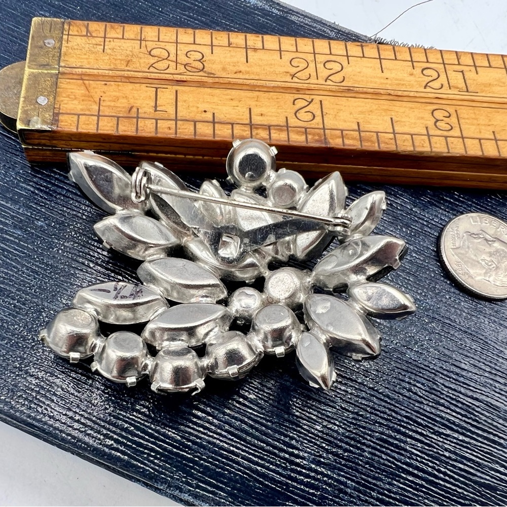 Vintage silver tone brooch pin with black & clear rhinestones costume jewelry - Picture 8 of 8